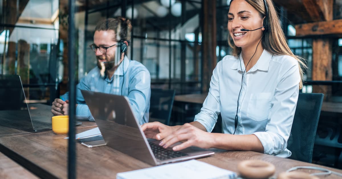 (Q1)HelpDeskvsOn-SiteSupportChoosingtheRightTierforYourBusiness(bannerphoto)